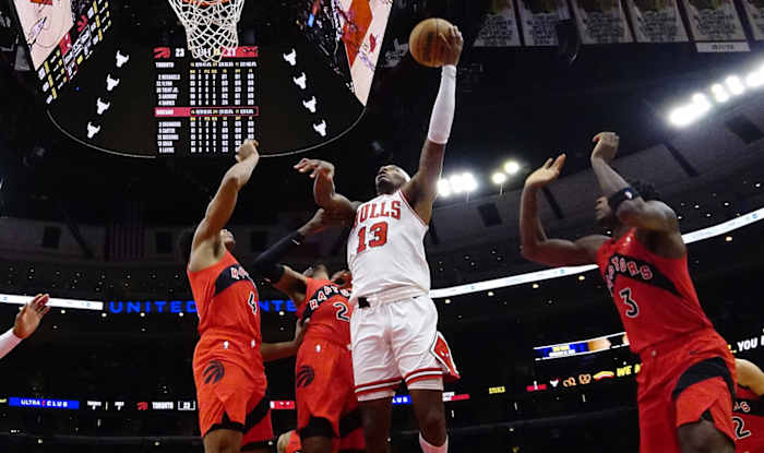Toronto Raptors forward Scottie Barnes (4) defends Chicago Bulls Torey Craig (13) during the first half at United Center